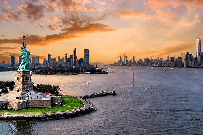 Statue of Liberty & Empire State Building 5-hour Tour by Car - Discovering the Statue of Liberty