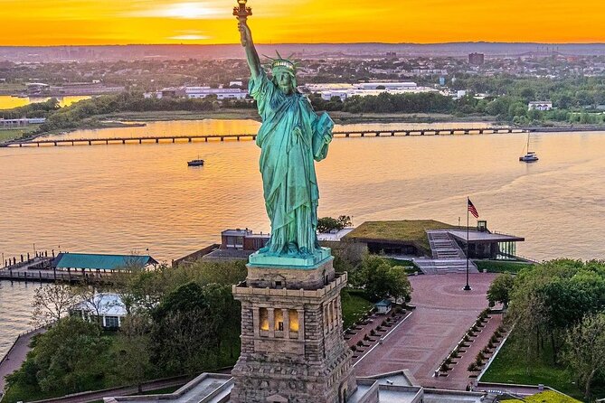 Statue of Liberty Skip the Queue Ticket With Audio Guide Tour - Exploring the Sights