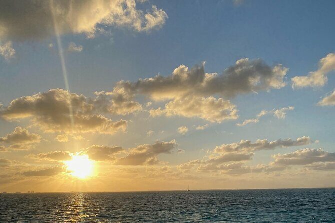 Stingray City Catamaran Sunset Tour - Key Points