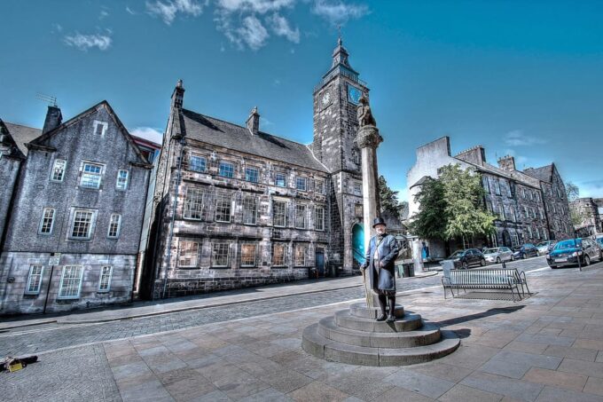 Stirling Castle and the Old Town: Private Walking Tour - Passionate Local Guides