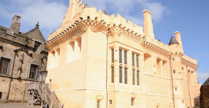 Stirling Castle: Skip-the-Line Guided Tour in Spanish - Tour Inclusions