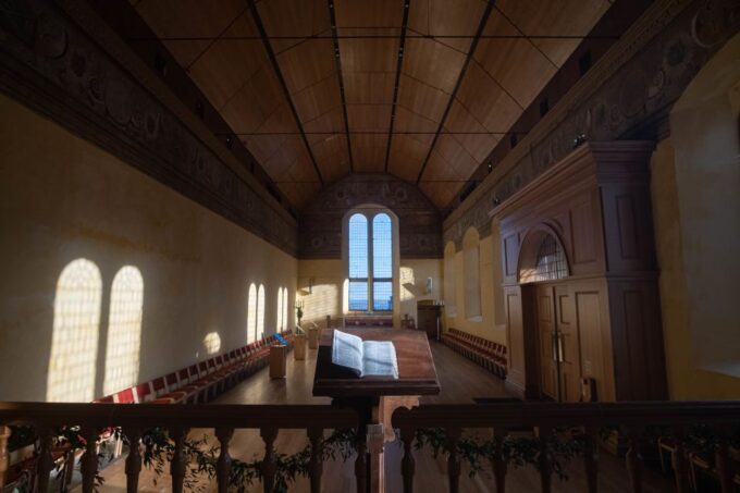 Stirling Castle: Skip-the-Line Guided Tour in Spanish - Meeting and Important Details