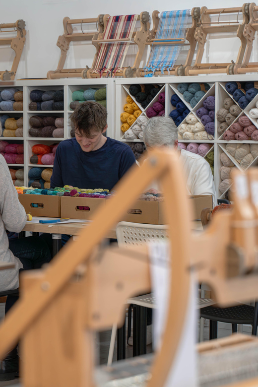 Stirling: Weave A Tartan Scarf In A Day Workshop - Crafting Experience
