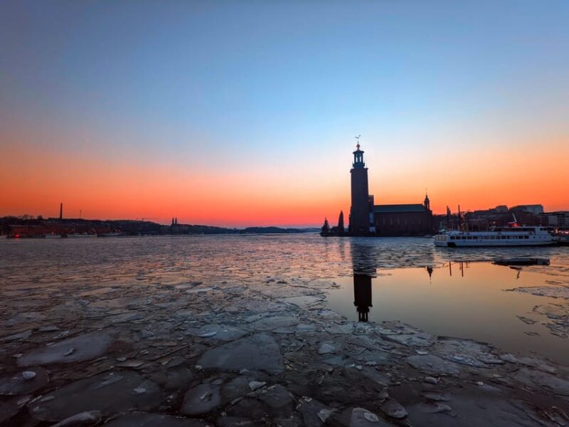 Stockholm: 2-Hour Walking & 1-Hour Canal Boat Tour - Meeting Point and Customer Experience