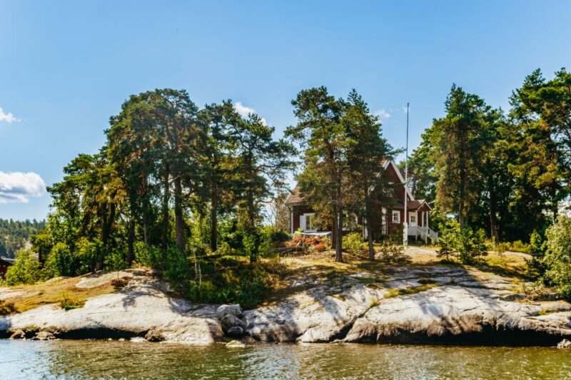 Stockholm: City Archipelago Sightseeing Cruise With Guide - Onboard Amenities