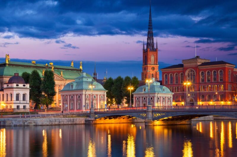 Stockholm: First Discovery Walk and Reading Walking Tour - Tour Experience