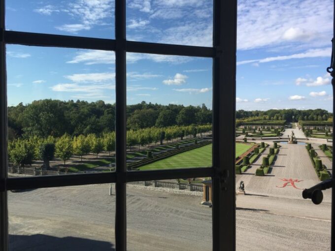 Stockholm: Full-Day Guided Sightseeing Tour With Lunch - Exploring Stockholms Old Town