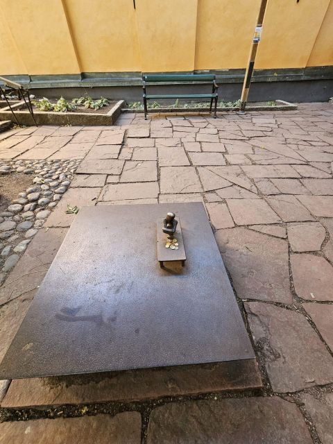 Stockholm: Gamla Stan Secrets and Old Town Walking Tour - Good To Know