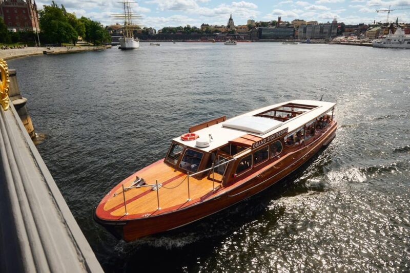 Stockholm: Historical Live-Guided Canal Cruise - Good To Know