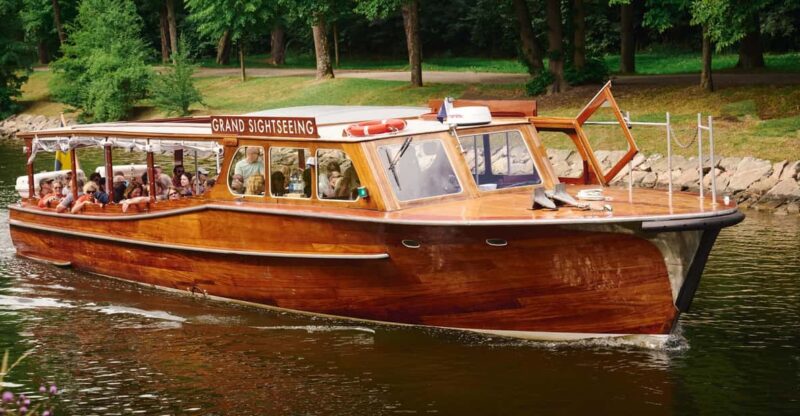 Stockholm: Historical Live-Guided Canal Cruise - Starting and Ending Location