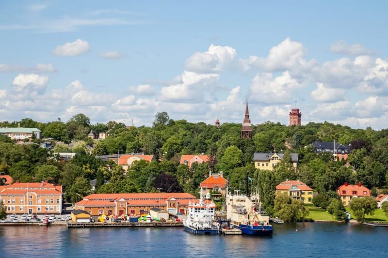 Stockholm: Land and Water Tour by Amphibious Bus - Experience Highlights