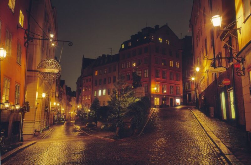 Stockholm: Old Town Guided Historical Walking Tour - Good To Know