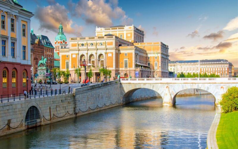 Stockholm Old Town Highlights, Royal Palace,Vasa Museum Tour - Tour Experience and Highlights