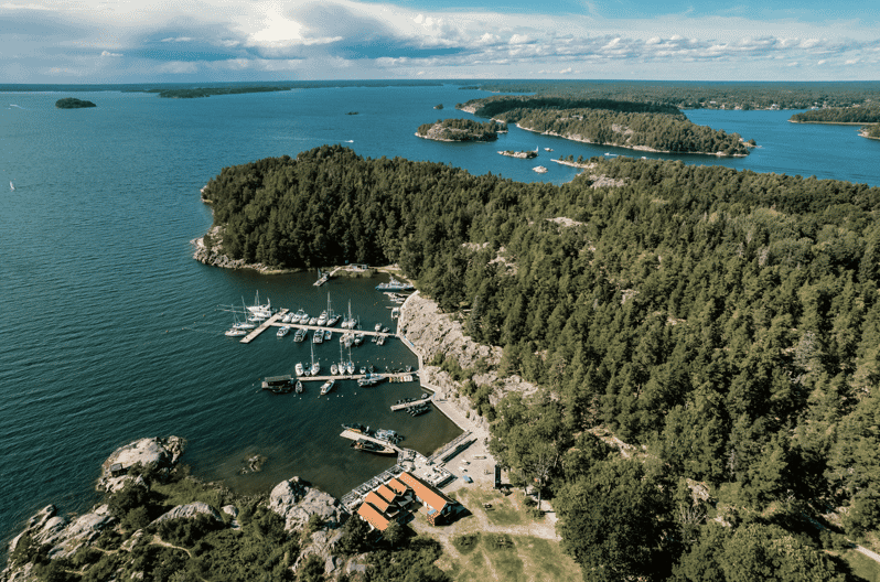 Stockholm: RIB Speed Boat Tour Incl. Island Visit - Guided Discovery