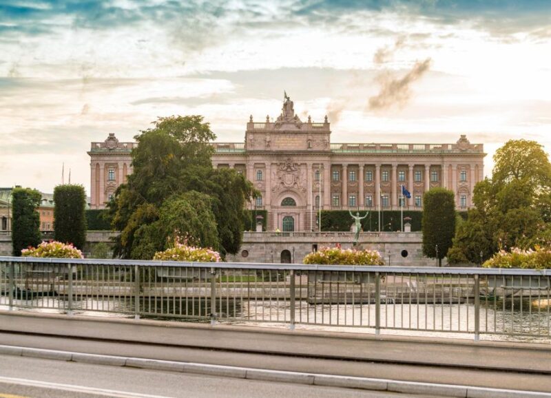 Stockholm Royal Palace Museums Gamla Stan Skip-the-line Tour - Good To Know
