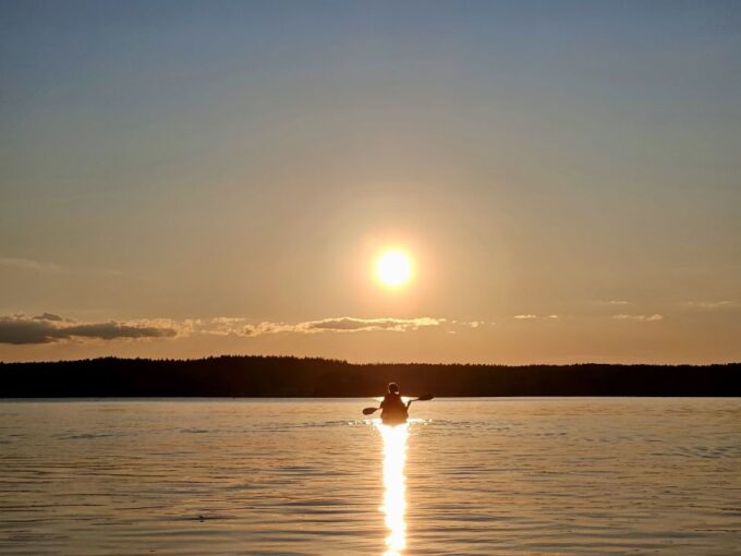 Stockholm: Sunset Kayak Tour on Lake Mälaren With Tea & Cake - Pricing and Booking Details