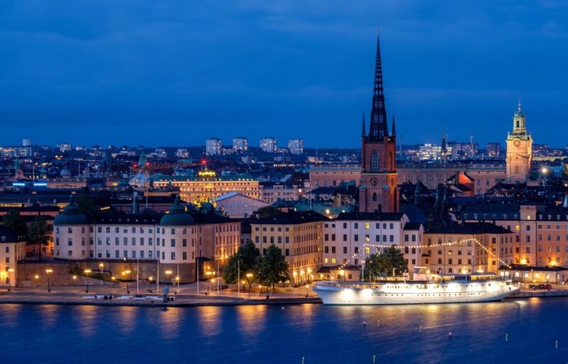 Stockholm: Walking Tour and Hop-on Hop-off Bus Tour - Walking Tours Details