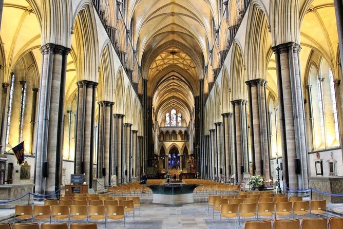 Stonehenge, Salisbury & Old Sarum Private Day Trip From Bath - Stonehenge: Exploring the Iconic Landmark