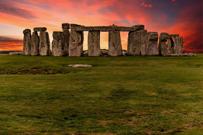Stonehenge Windsor Castle: Private Tour - Stonehenge Experience