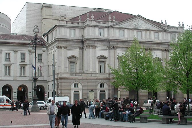 Stories of the Fashion Capital: A Self-Guided Audio Tour of Milan - Meeting Point