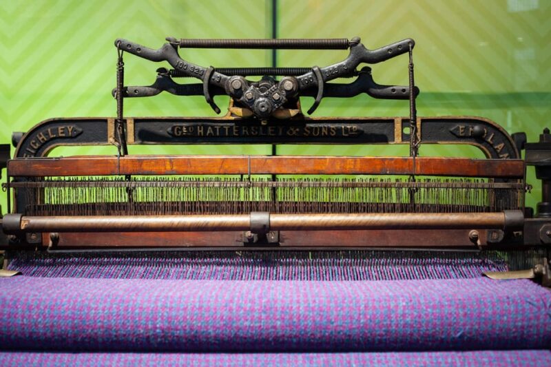 Stornoway: Harris Tweed Story Room Tour With Weaver - Weavers and Live Demonstration