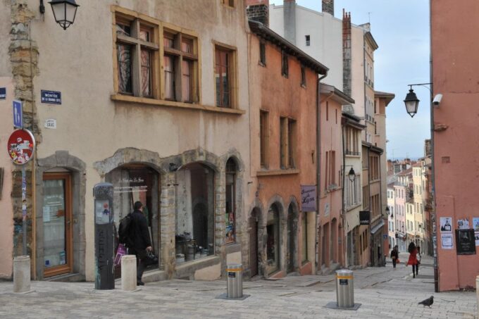Storytelling Tour of Croix-Rousse in French - Experience