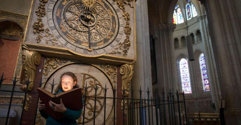 Storytelling Tour of the Vieux-Lyon for Children in English - Guided by an Actor