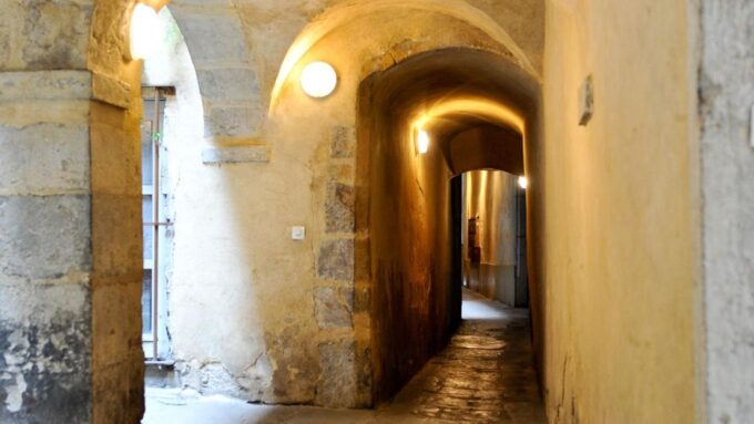 Storytelling Tour of the Vieux-Lyon for Children in English - Frequently Asked Questions