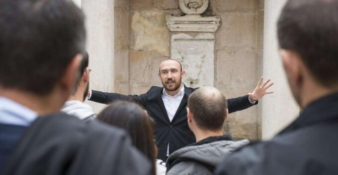 Storytelling Tour of the Vieux-Lyon in French - Directions