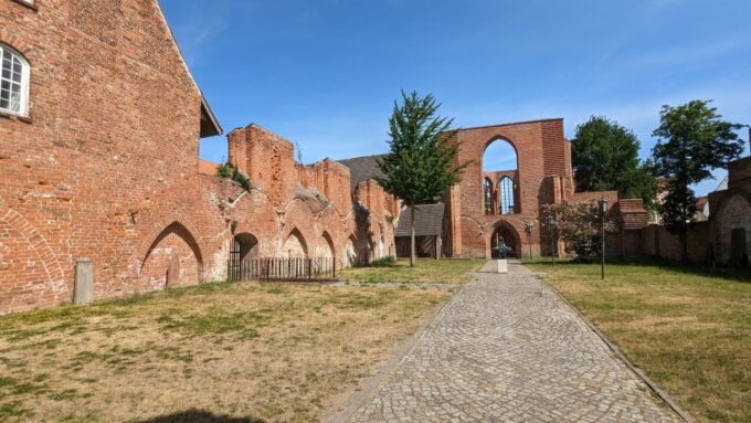 Stralsund: Historical Old Town Self-guided Walking Tour - Exploring Stralsund