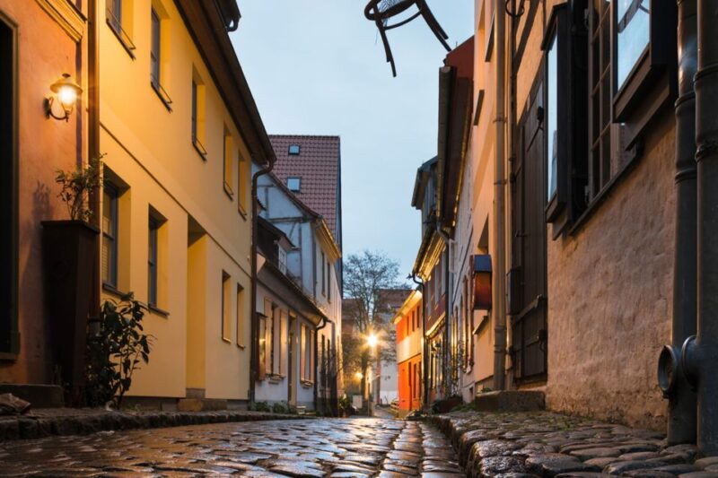 Stralsund: Old Town Evening Tour With a Night Watchman - Language and Group Size