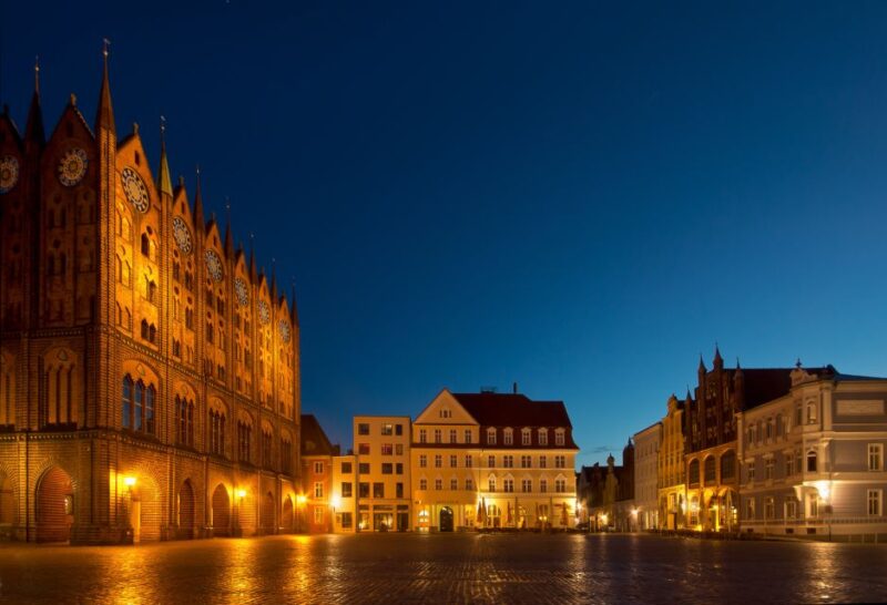 Stralsund: Old Town Evening Tour With a Night Watchman - Highlights of the Experience