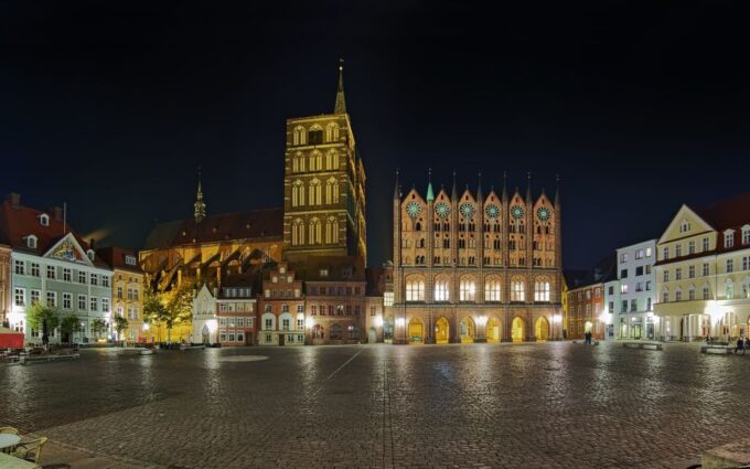 Stralsund: Old Town Evening Tour With a Night Watchman - Participant Guidelines