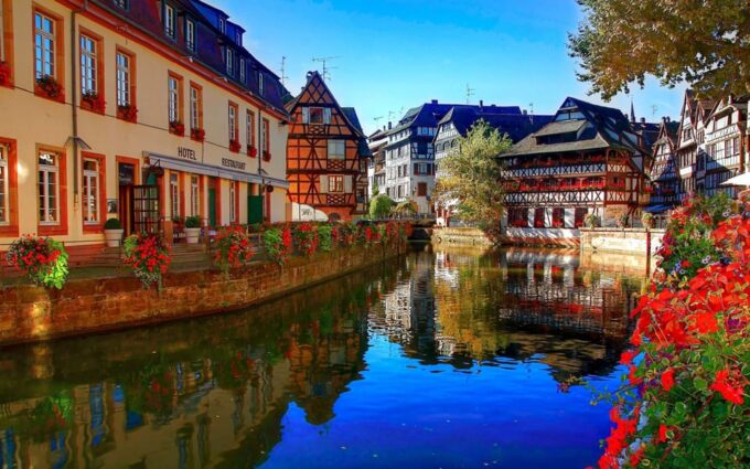 Strasbourg: 2-Hour Gourmet Walking Tour - Local Produce Sampling