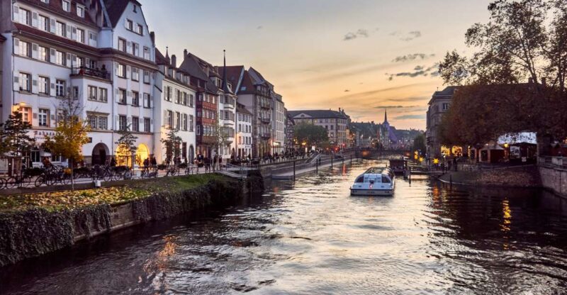 Strasbourg: Bachelorette Party Outdoor Smartphone Game - 2-Hour Game Scenario Included