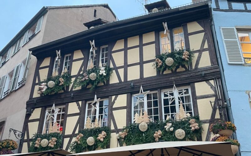 Strasbourg: Christmas Markets Walking Tour With Mulled Wine - Discovering Festive Artisan Stalls