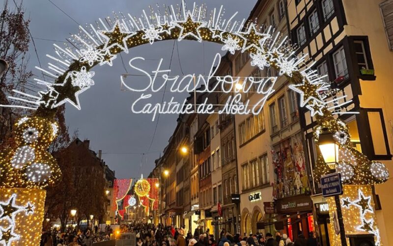 Strasbourg: Christmas Markets Walking Tour With Mulled Wine - Savoring Local Culinary Delights