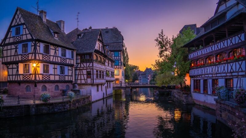 Strasbourg : Discovery Stroll and Reading Walking Tour - Discovering Strasbourgs Highlights