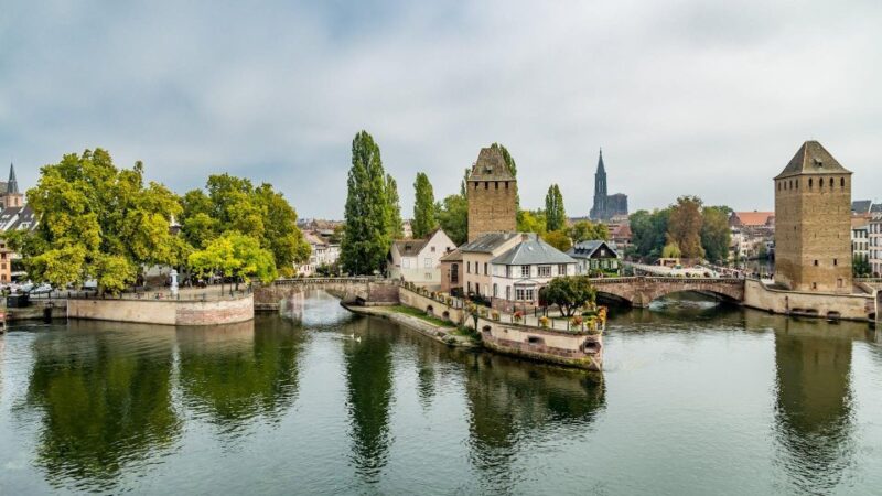 Strasbourg : Discovery Stroll and Reading Walking Tour - Qualified and Captivating Author