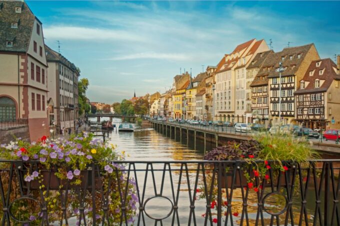 Strasbourg: First Discovery Walk and Reading Walking Tour - Languages Offered