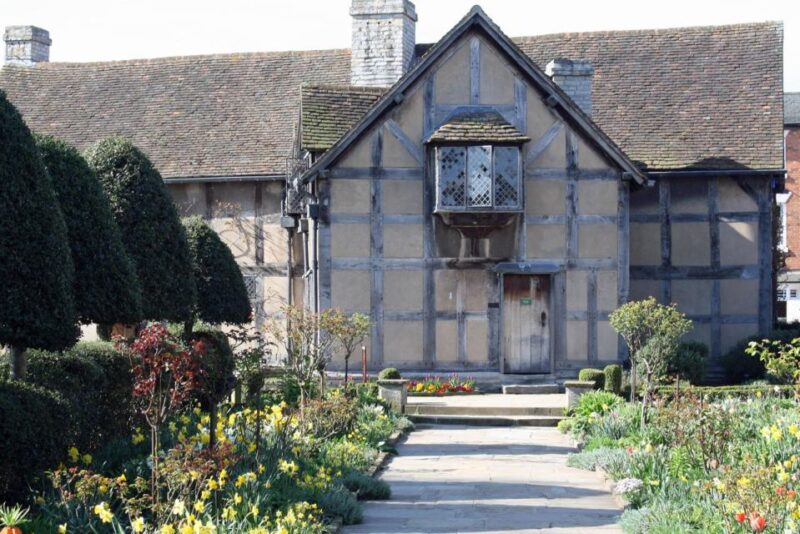 Stratford : Quirky Self-Guided Smartphone Heritage Walks - Walk Details and Features