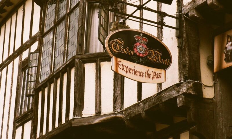 Stratford-upon-Avon: Lantern-Lit Ghost Tour at Tudor World - Costumed Guide Experience