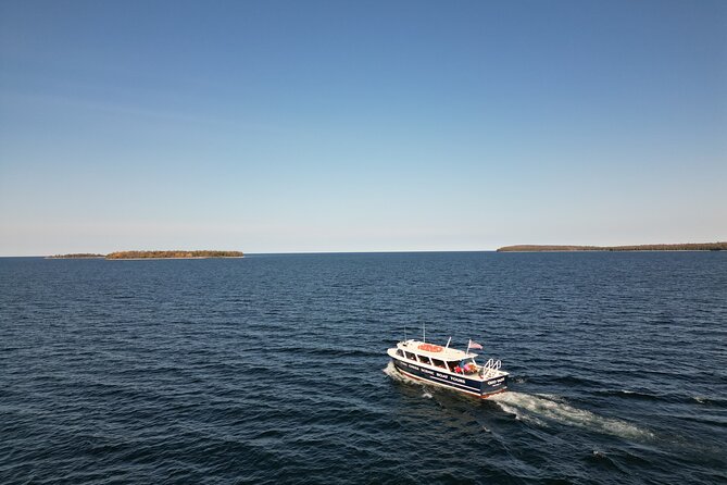 Strawberry Islands Scenic Boat Tour and Historic Cottage Row - What to Expect