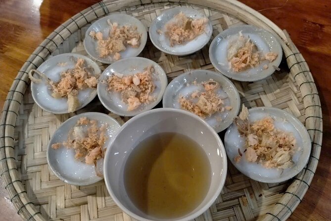 Street Food on Foot (Daily Tour – Group Tour | 12 Pax Max) - Tour Guide Expertise