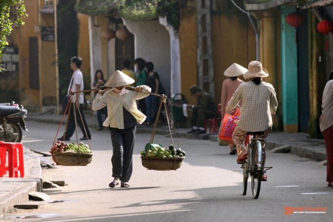 Street Food Walking Tour in Hoi an With 5 Local Tastings - Banh My (Vietnamese Bread)