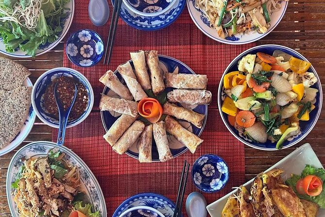 Street Food Walking Tours With Colourful Lanterns Boat Ride - Colourful Lanterns Boat Ride