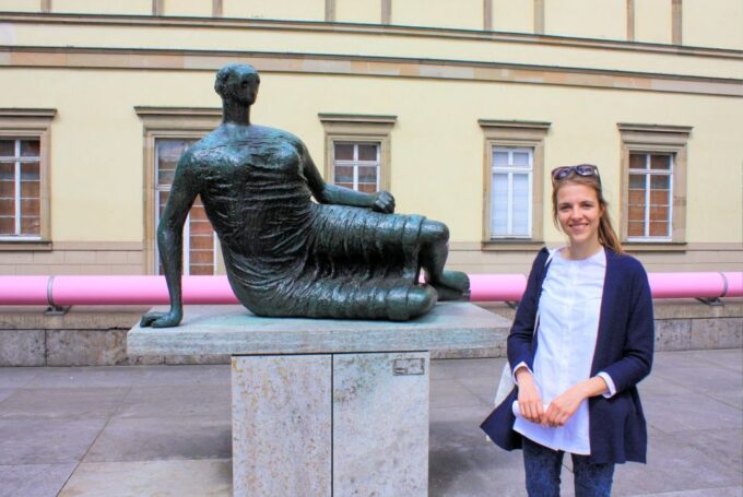 Stuttgart: Entertaining Guided Tour to Old Town Highlights - Exploring Schillerplatz