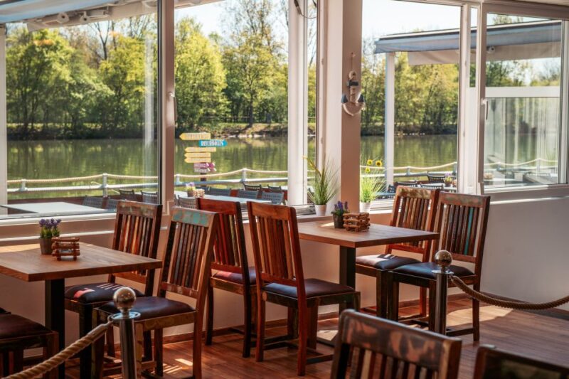 Stuttgart: Winter Sunday Brunch Buffet With Drinks - Meal Times and Activities