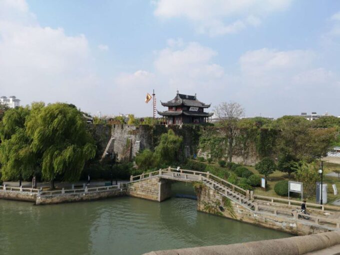 Su Zhou and Zhou Zhuang Water Village Day Tour - Experience Zhouzhuangs Waterways