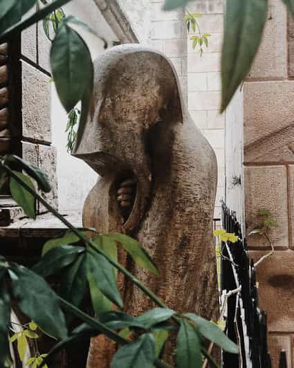 Sucre: Historical Tour in the Old and Beautiful Cemetery - Tour Highlights